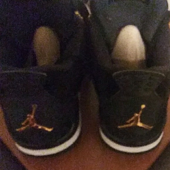 Royalty Jordan 4s (Retro) - Picture 4 of 5